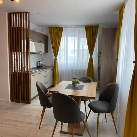 Wonderland Apartment Bistriţa Buitenkant foto