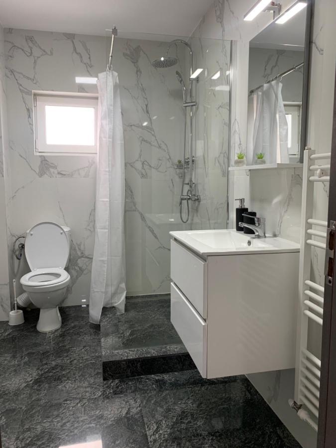 Wonderland Apartment Bistriţa Buitenkant foto