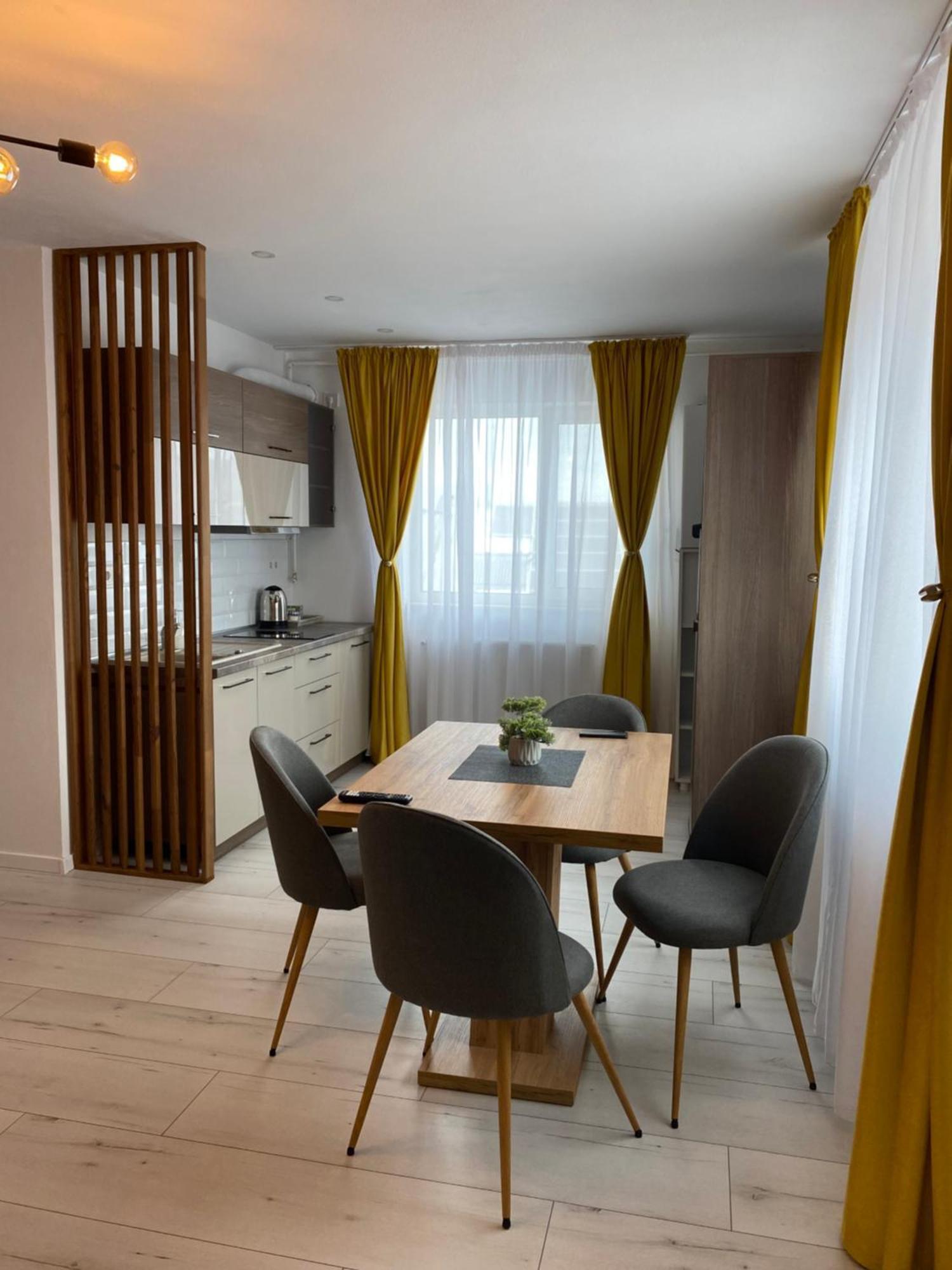 Wonderland Apartment Bistriţa Buitenkant foto