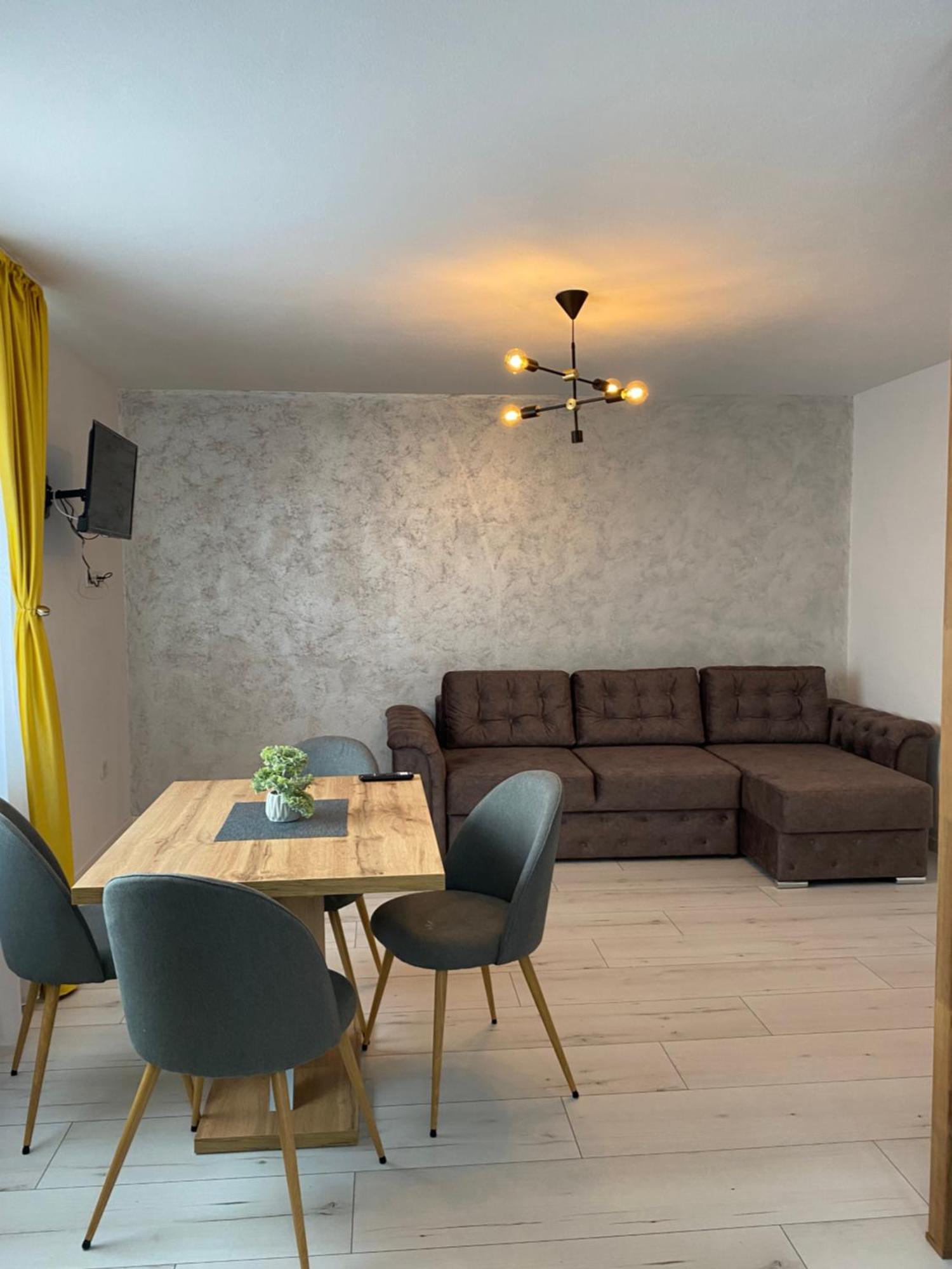 Wonderland Apartment Bistriţa Buitenkant foto